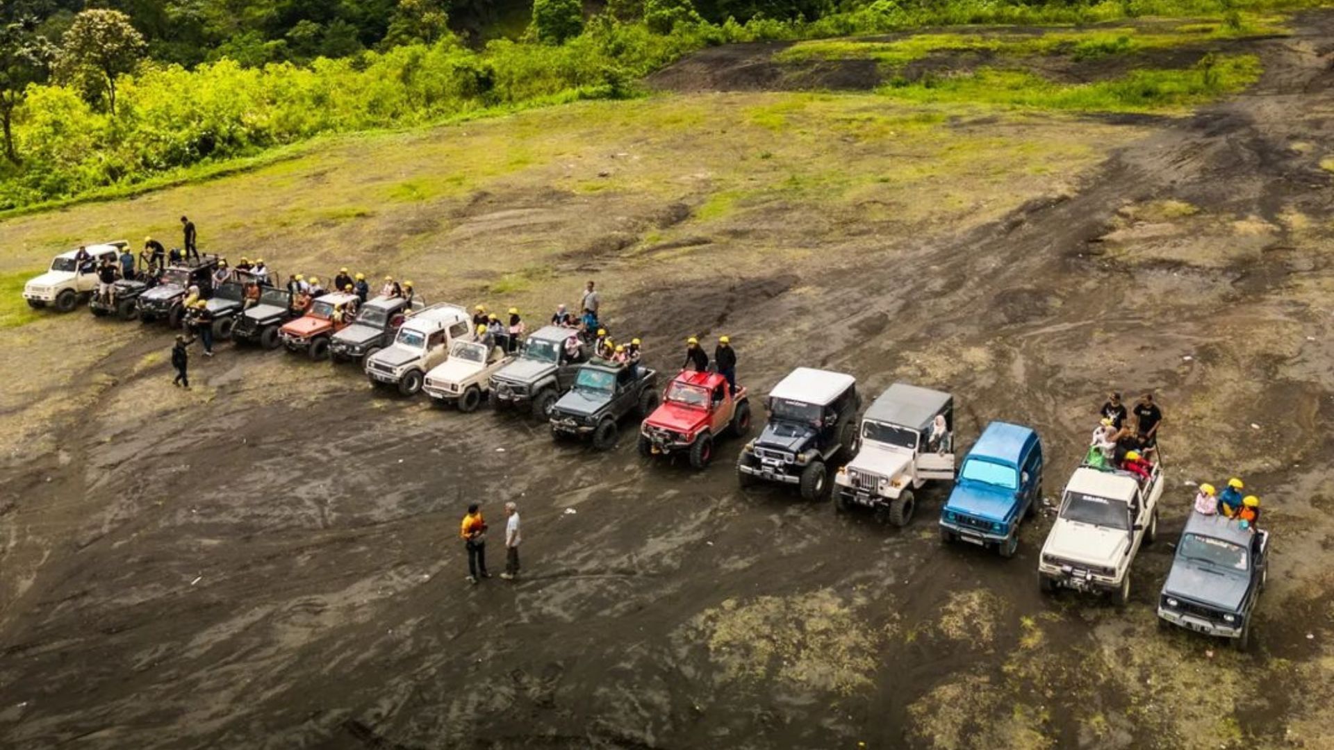 Wisata ekstrim offroad kini bisa dinikmati di area Gunung Galunggung, Tasikmalaya./ Instagram/ komunitas_jeep_tour_galunggung