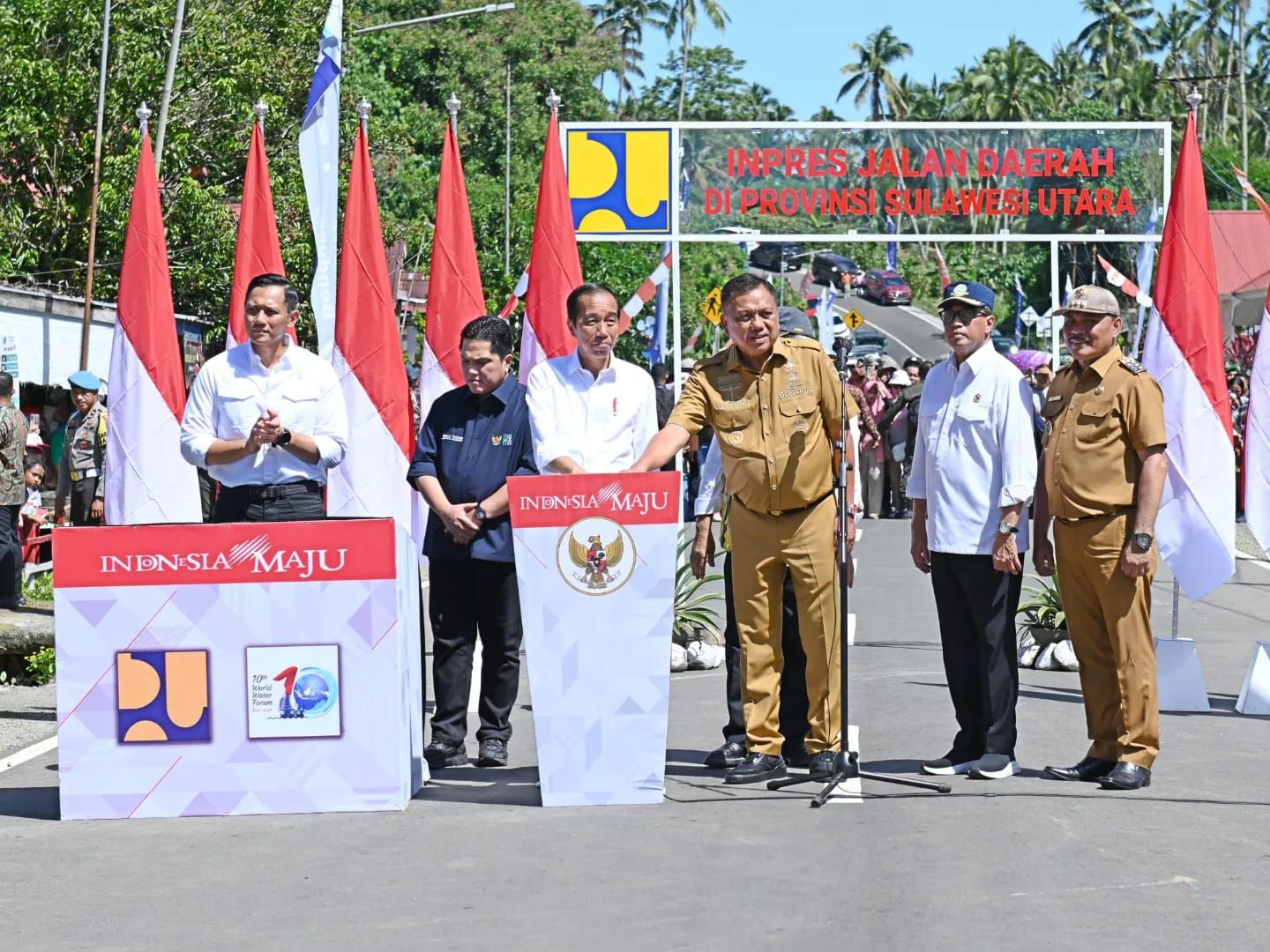 Presiden Joko Widodo pada Jumat, 23 Februari 2024, meresmikan pelaksanaan Instruksi Jalan Daerah (IJD) di Provinsi Sulawesi Utara. Foto: BPMI Setpres/Kris