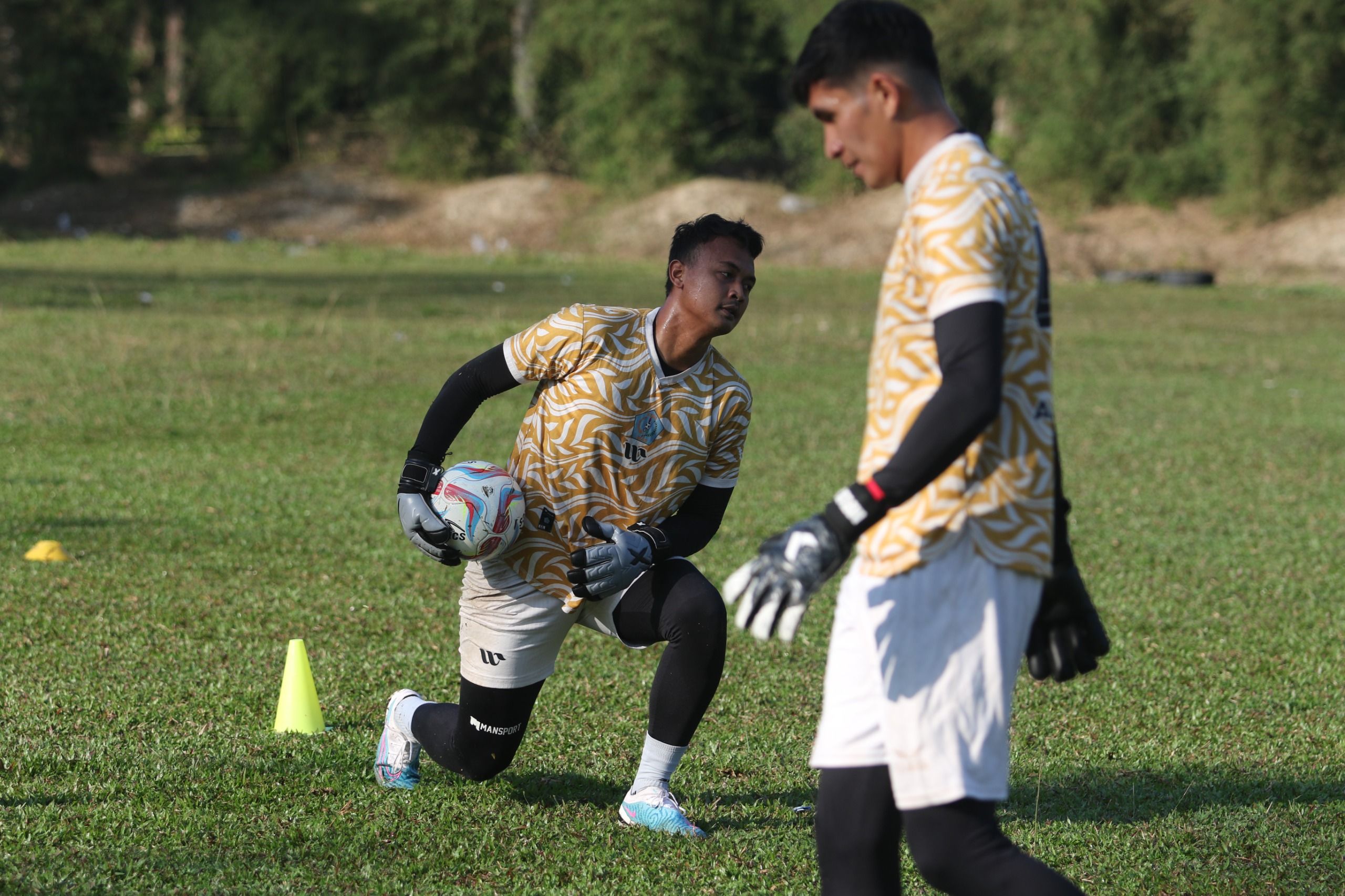 Latihan tim PSBS Biak, Jumat 23 Februari 2024 jelang lawan tim tuan rumah Persiraja Banda Aceh, Minggu mendatang pada pertandingan semifinal leg pertama Liga 2 2023 -2024