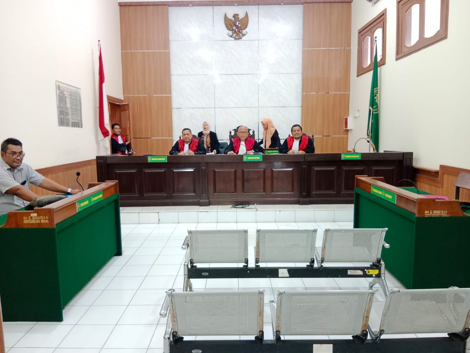 suasana sidang gugatan warga terhadap 3 hakim Pengadilan Tinggi Bandung