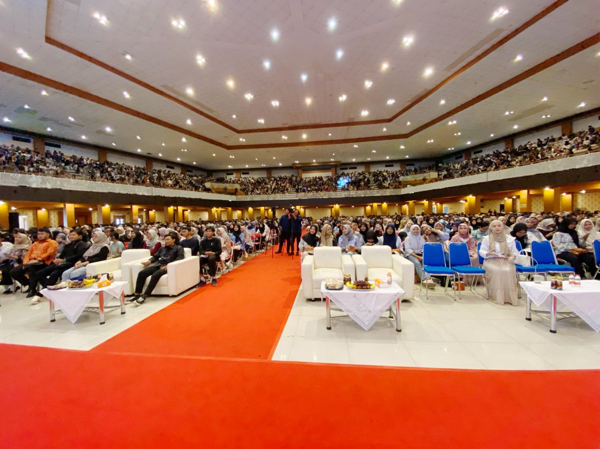 FESt 2024 Surabaya di Airlangga Convention Center diikuti 8.000 peserta