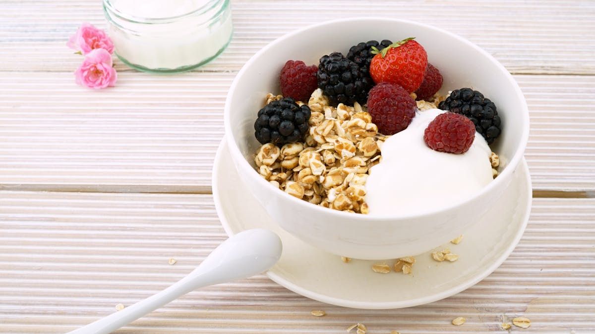Ilustrasi oatmeal. Sahur Pertama Ramadhan, Ini Daftar Makanan Kaya Nutrisi yang Cocok Dikonsumsi.