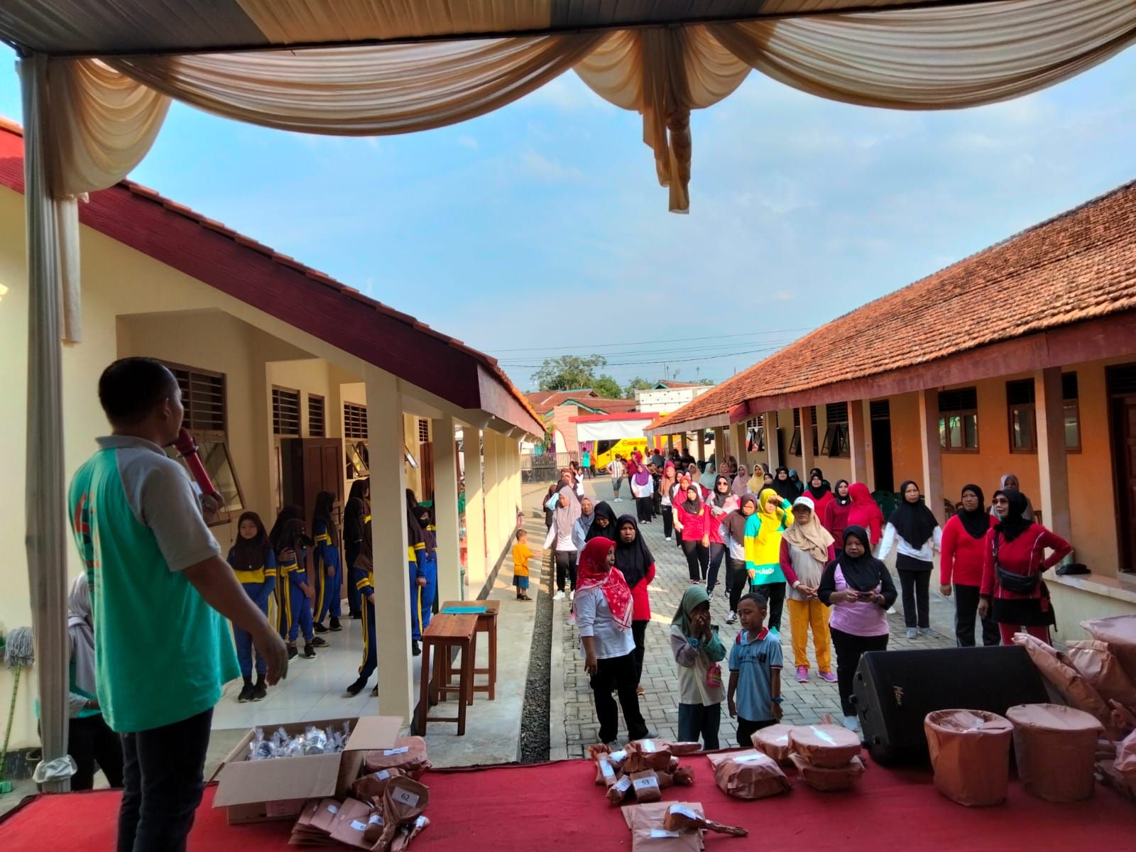 Senam Bersama dan jalan sehat dalam rangka Dies Natalis ke 42 SMP Abdi Negara 1 Kaligondang./SMP Abdi Negara 1 Kaligondang