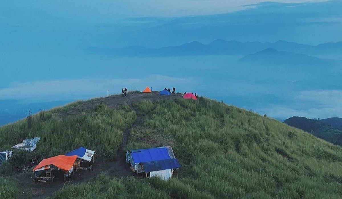 Camping di GUnung Pangradinan, diharuskan menggunakan tenda yang kokoh dan kuat.*