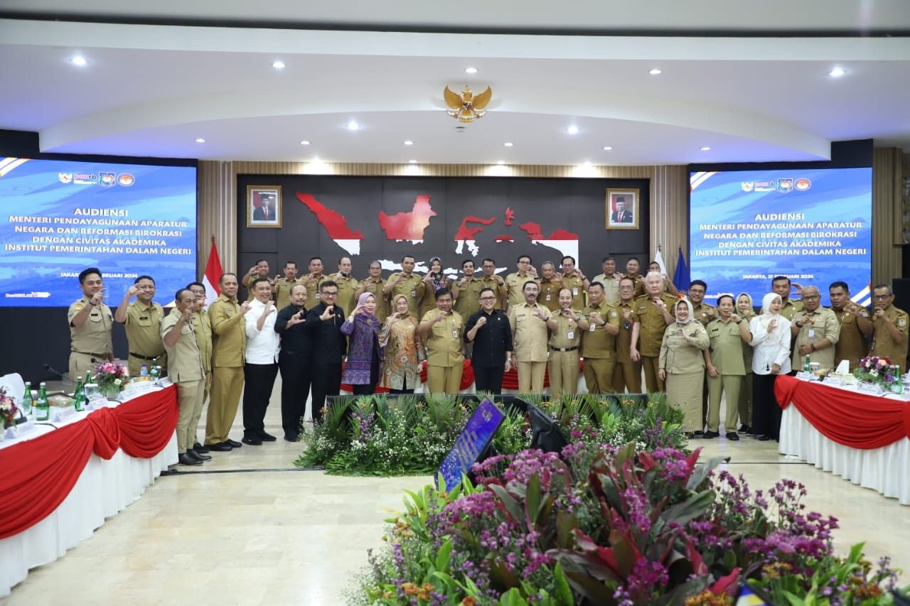 Menteri PANRB Abdullah Azwar Anas saat bertemu dengan para guru besar dan rektor Kampus IPDN, di Jakarta, Selasa, 27 Februari 2024.