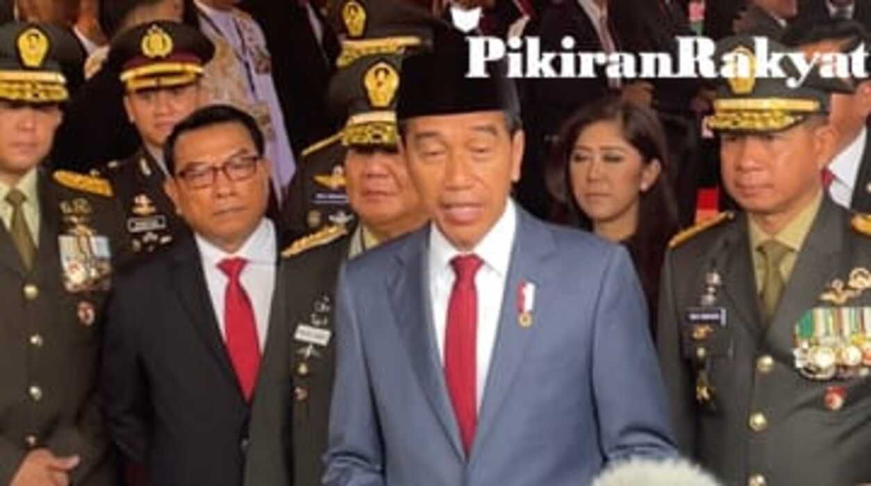 Presiden RI Joko Widodo didampingi sejumlah Pati TNI saat diwawancara/Pikiran Rakyat
