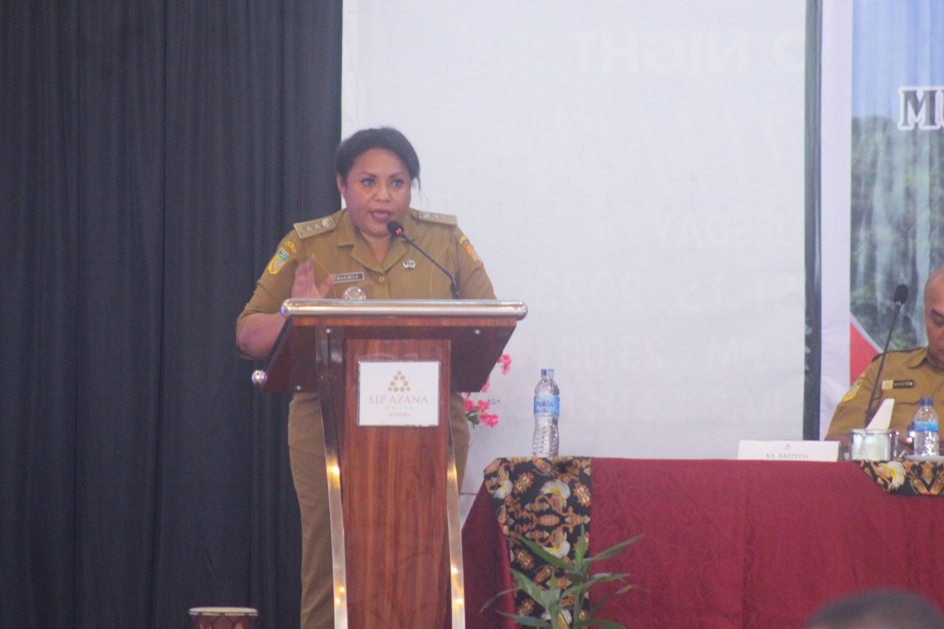 Kepala Distrik Jayapura Selatan, Maximila Hamadi (Portal Papua) Silas Ramandey