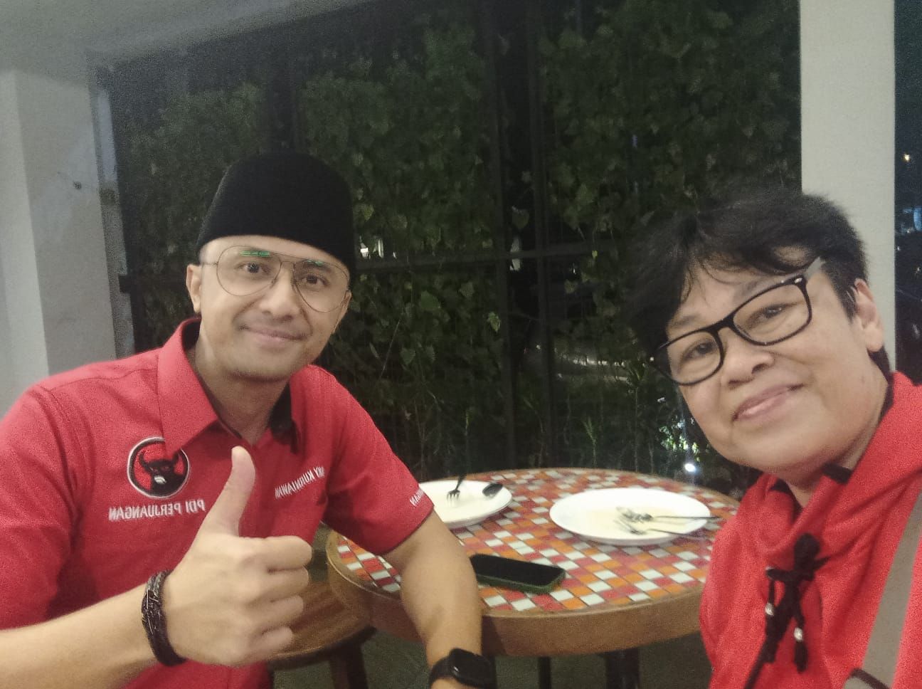 Hengki Kurniawan bersama Siti SN Poppy kader PDIP Lembang