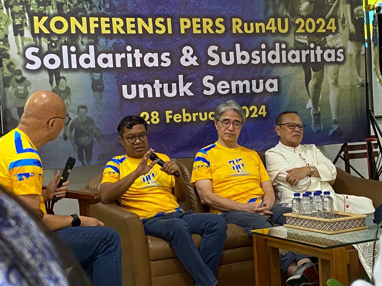 Bruder Petrus Partono PSS (ke-2 dari kiri) pada konferensi pers Run4U di Ruang Maria Yosep, Katedral, Jakarta, Rabu, 28 Februari 2024. Sumber: Lucius GK