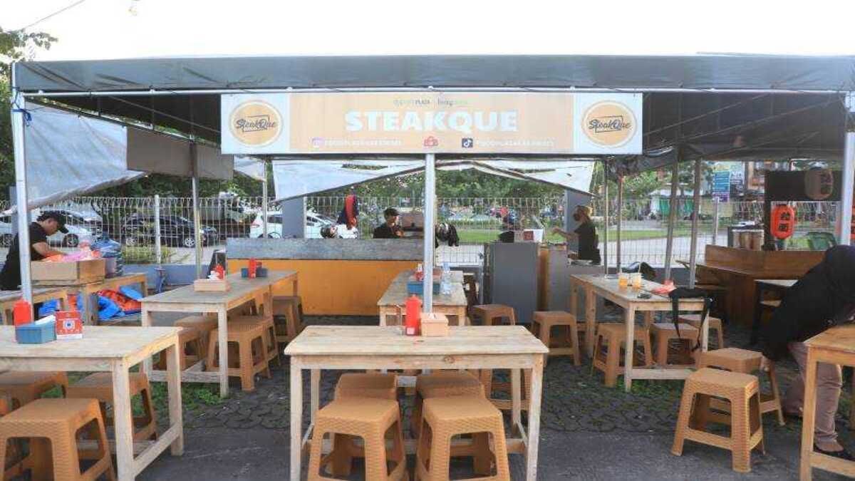 SteakQue, tempat makan steak ala tendaan di Kota Tangerang. 