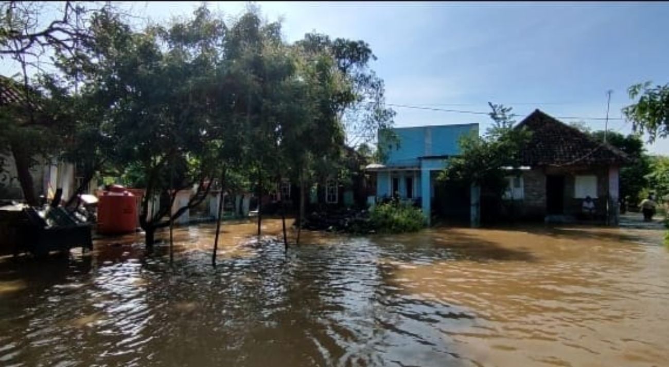 Banjir Terjang Wilayah Timur Kabupaten Cirebon Jawa Barat, Ribuan Rumah Terendam hingga 120 Sentimeter