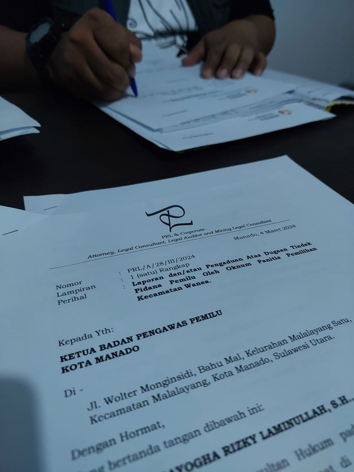 Surat laporan yang ditujukan kepada Bawaslu Manado.