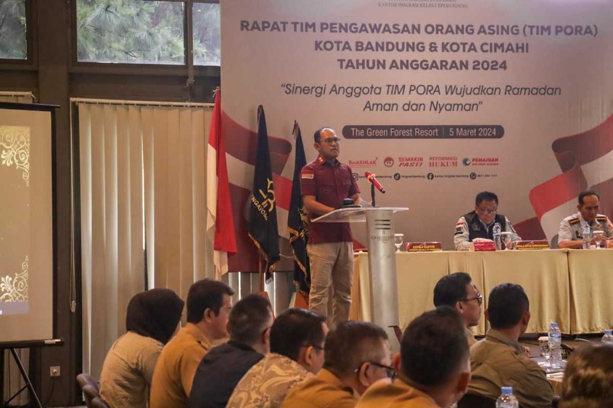 Kakanim Bandung, Agung Pramono memberikan laporan rapat TIMPORA 