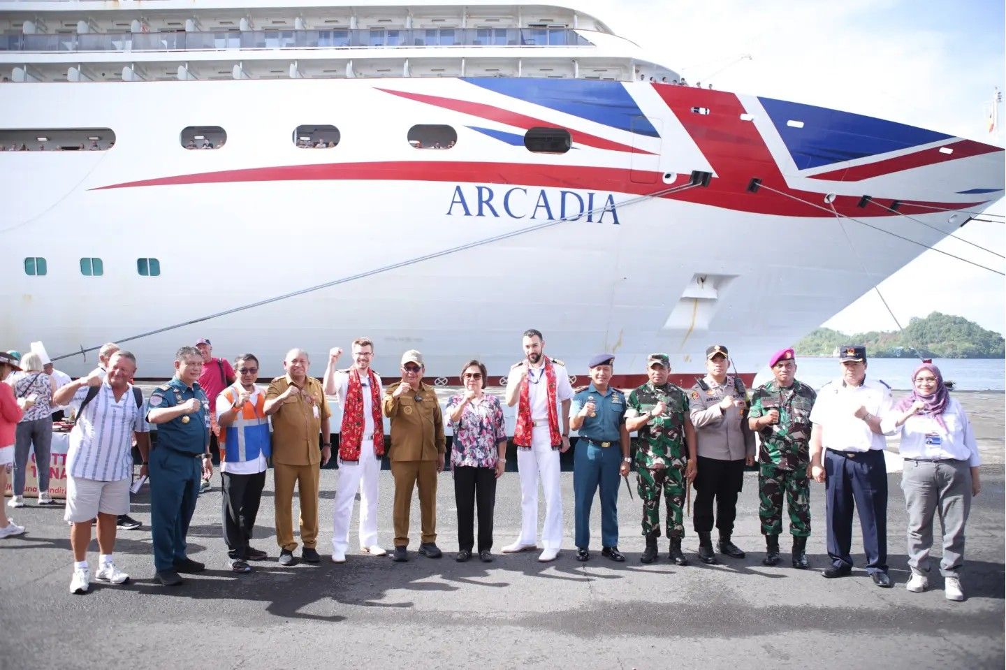 Forkopimda Kota Bitung menyambut kedatangan kapal pesiar MV Arcadia.