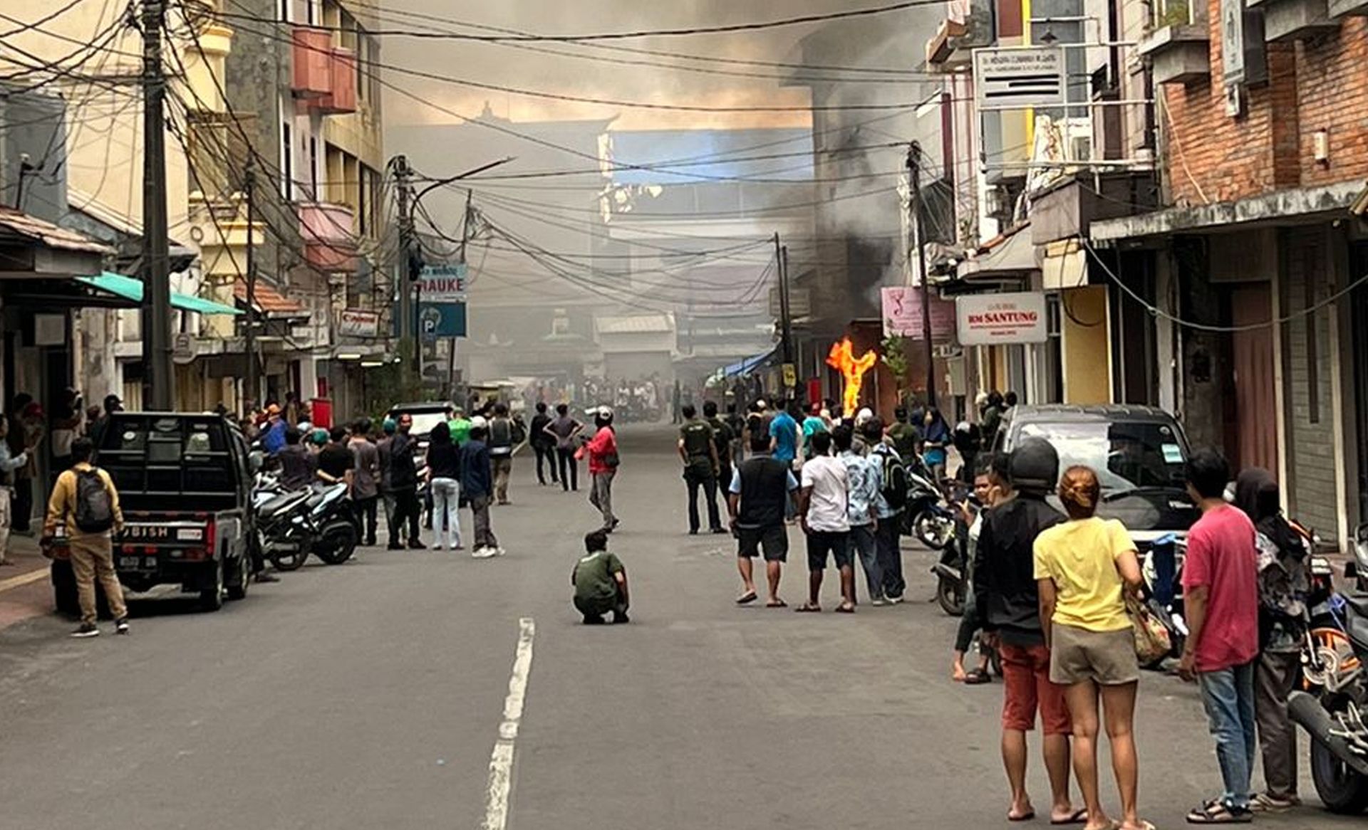Kebakaran di Jalan Cibadak Kota Bandung Selasa, 5 Maret 2024.