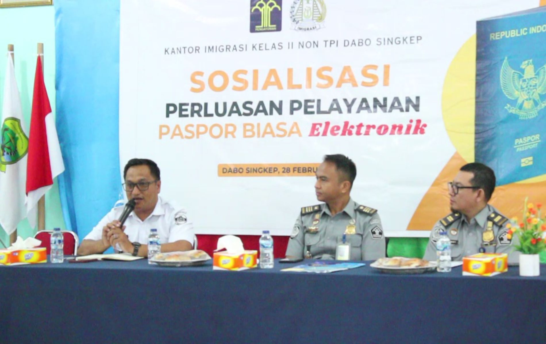 Imigrasi Dabo Singkep sosialiasasi E-Paspor di Desa Tanjung Harapan