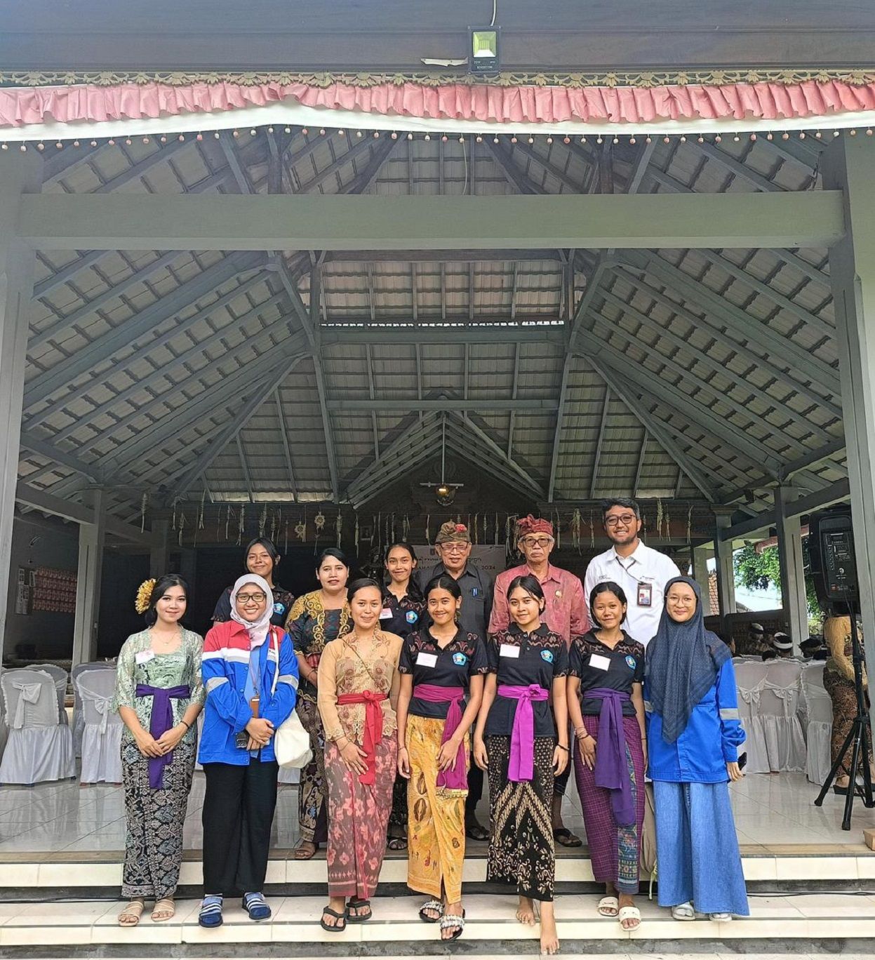 Peringatan Bulan Bahasa Bali FADU diselenggarakan di Pura Puseh Desa Ulakan kerjasama antara Integrated Terminal Manggis bersama Pemerintah Desa Adat Ulakan dan Penyuluh Bahasa Bali.