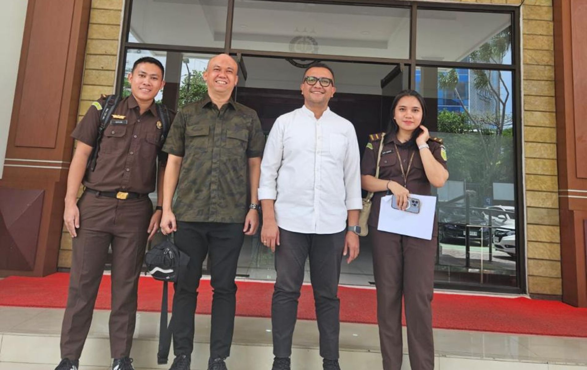 Penyidik Kejari Lingga foto bersama Kasi Intel Kejari Jakarta Pusat