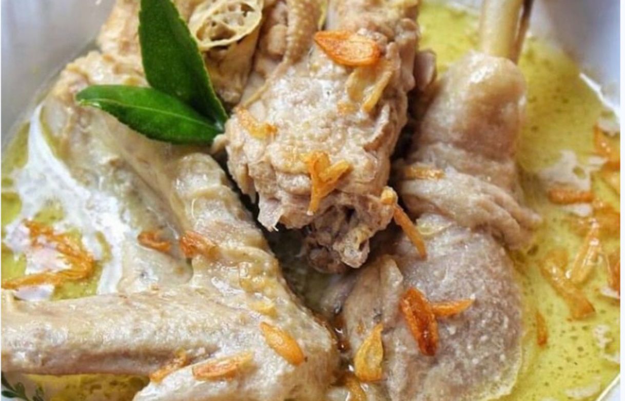 Opor ayam salah satu menu untuk munggahan./facebook @anekaresep