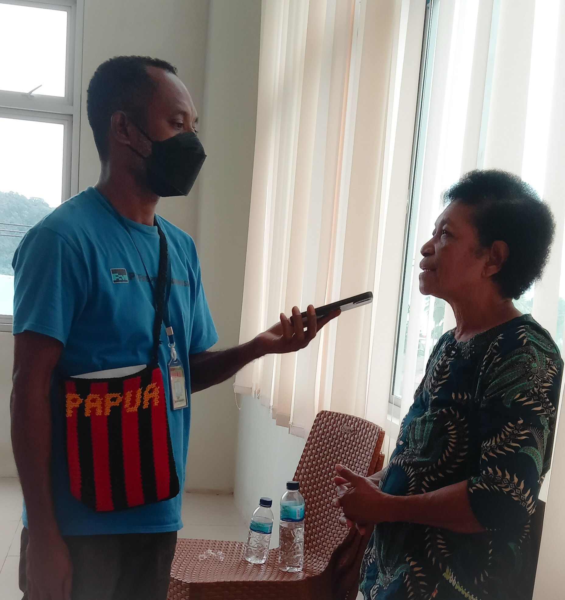 Ibu Naomi, peserta senior Kader Posyandu Puskesmas Imbi ketika dimintai keterangan usai kegiatan, Kamis 07 Maret 2024 (Portal Papua) Silas Ramandey