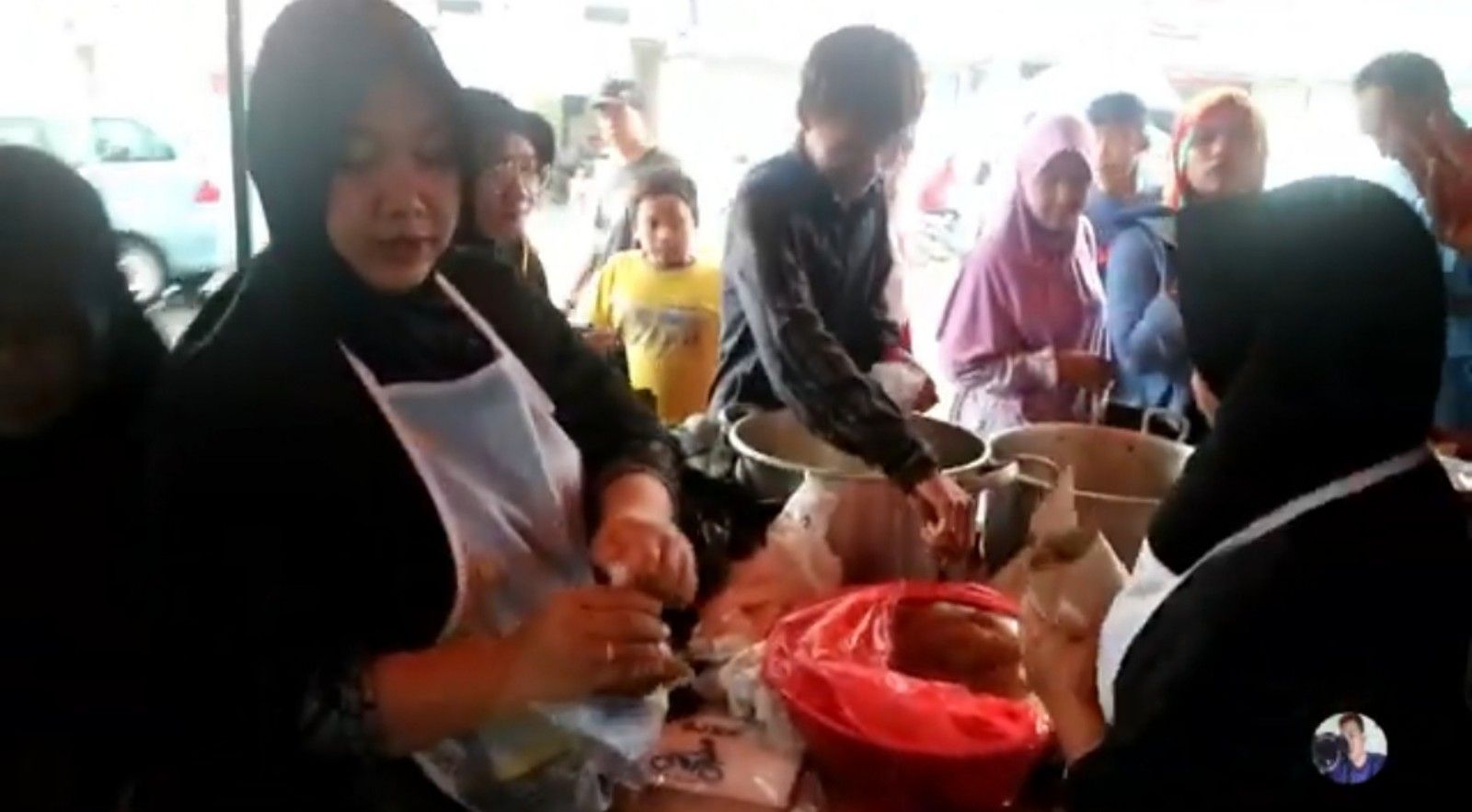 Pedagang ketan bintul di Kawasan Pasar Lama Serang Banten/tangkapan layar youtube/channel Ayi Astaman 