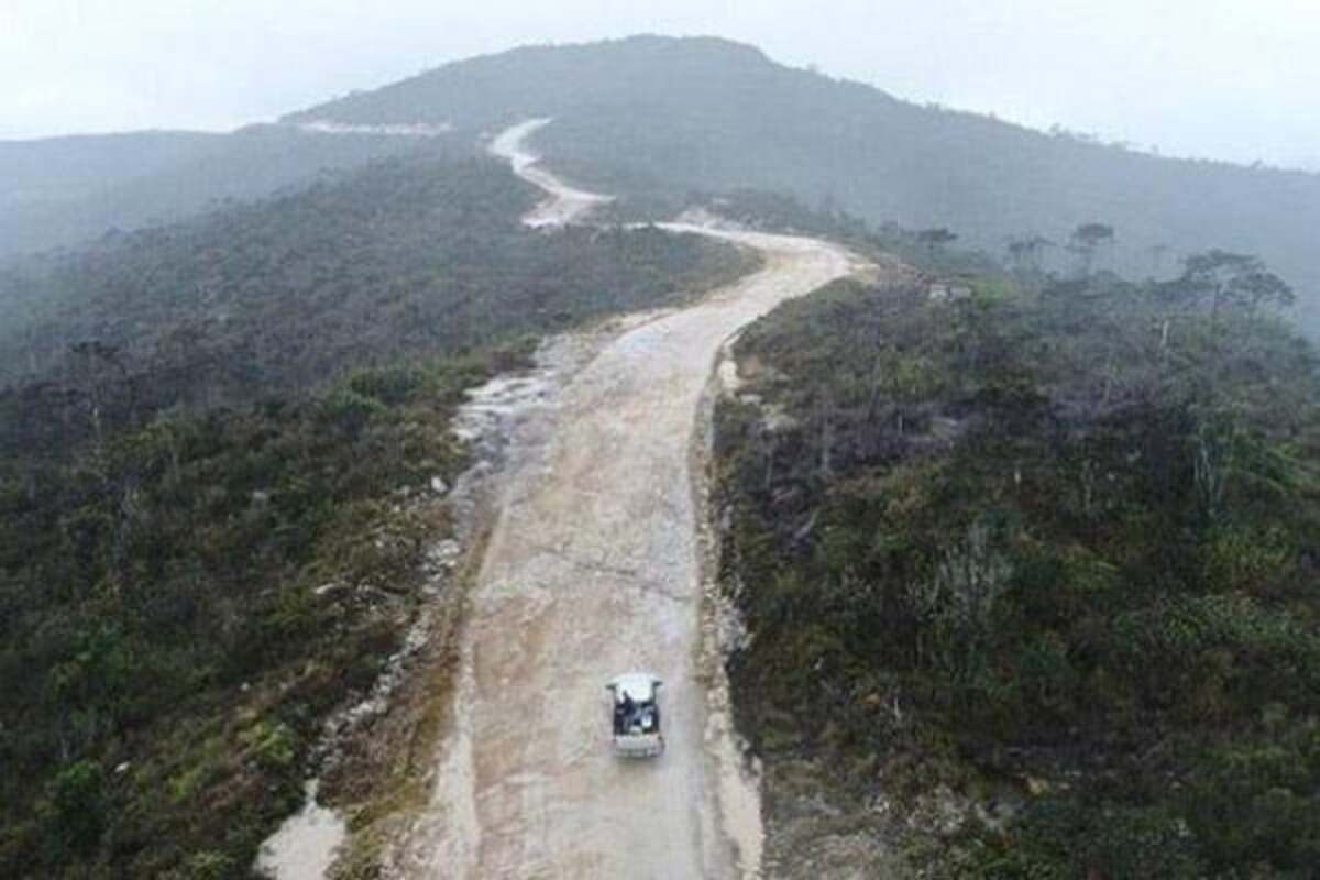 Potret jalan Trans Papua