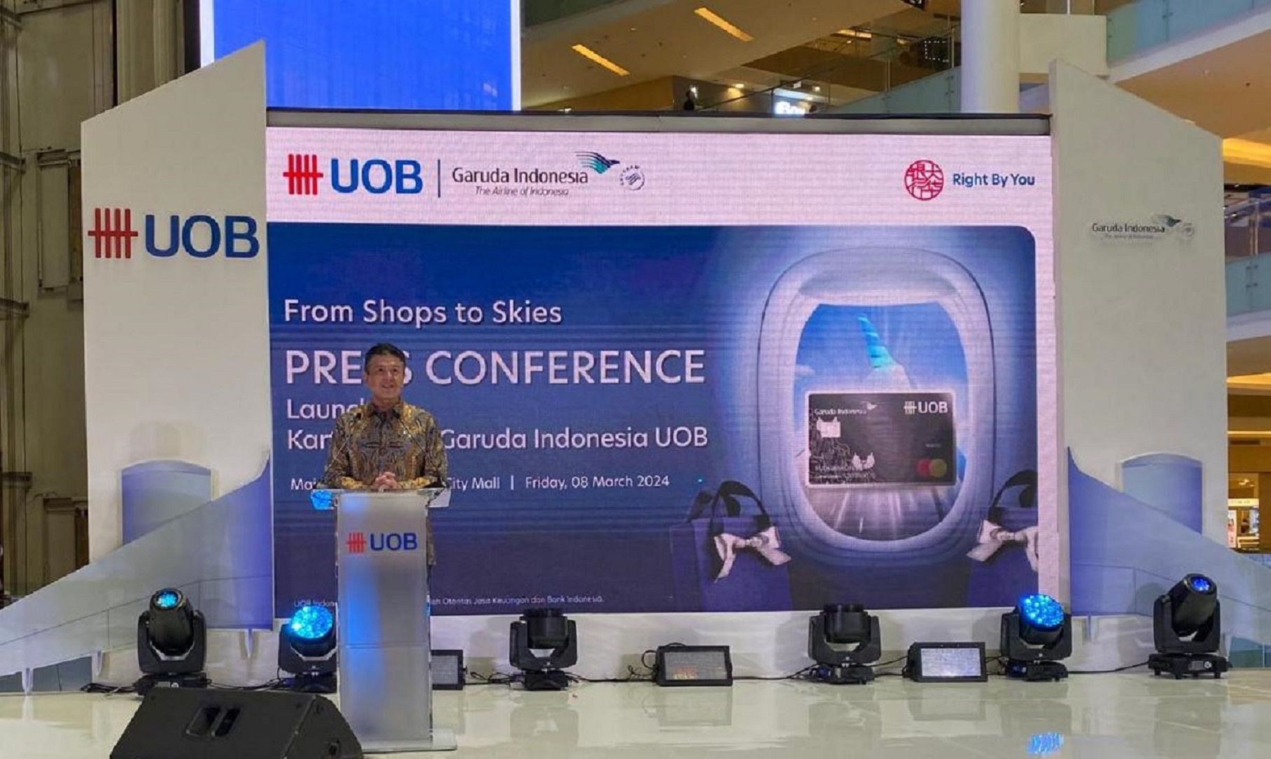 President Director UOB Indonesia Hendra Gunawan memberikan sambutan saat acara peluncuran Garuda Indonesia UOB Credit Card di Gandaria City, Jakarta, Jumat (8/3/2024). Sumber: Lucius GK 