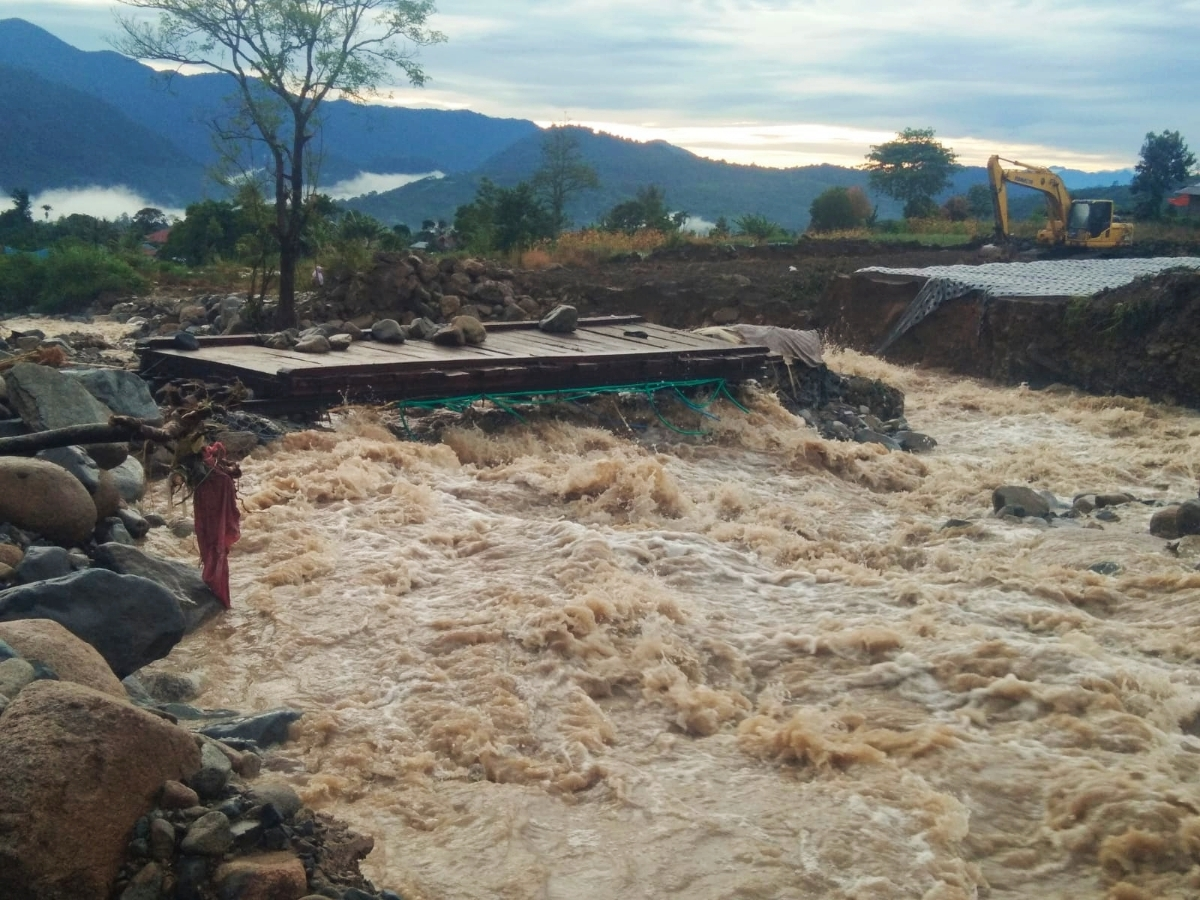 BPBD SOLOK: Nagari Surian Dihantam Banjir dan Longsor! 5 Rumah Terdampak, Jalan Ambruk