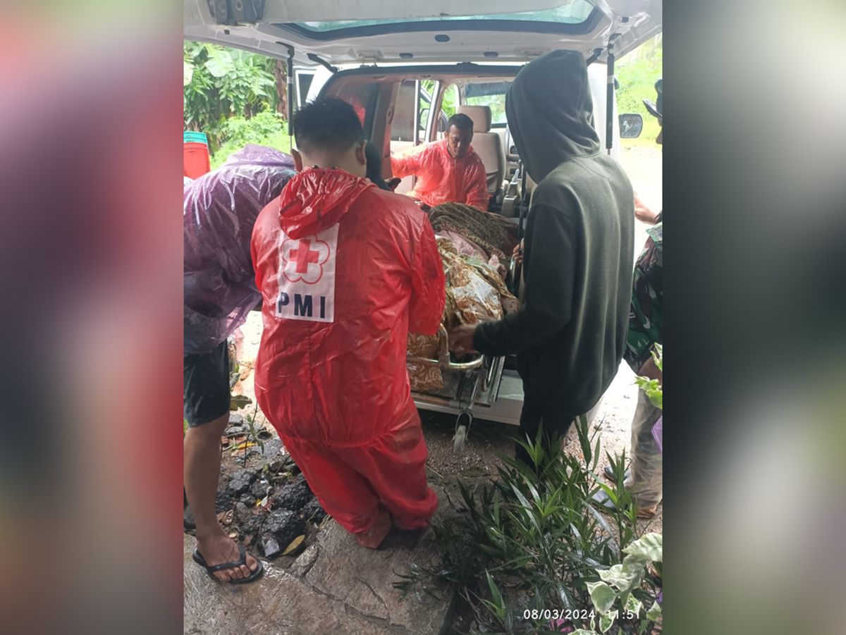jasad Pasutri korban tertimbun longsor di Padang Pariaman saat dievakuasi