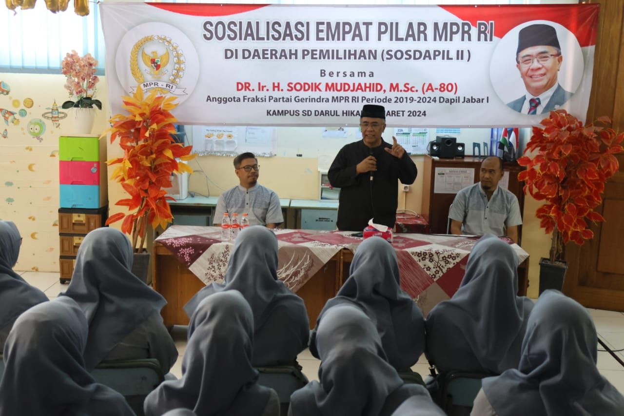 Anggota Fraksi Partai Gerindra MPR RI Dapil Jabar 1 Sodik Mudjahid, di Kampus SD Darul Hikam, Jalan Juanda, Kota Bandung, Sabtu, 9 Maret 2024.