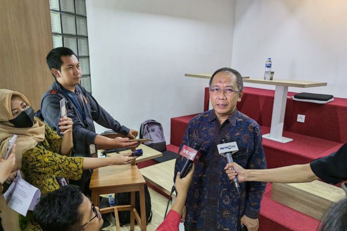 Peneliti Astronomi dan Astrofisika BRIN Thomas Djamaluddin saat diwawancarai para awak media tentang perhitungan awal Ramadan dan Lebaran di Jakarta, Jumat (8/3/2024)