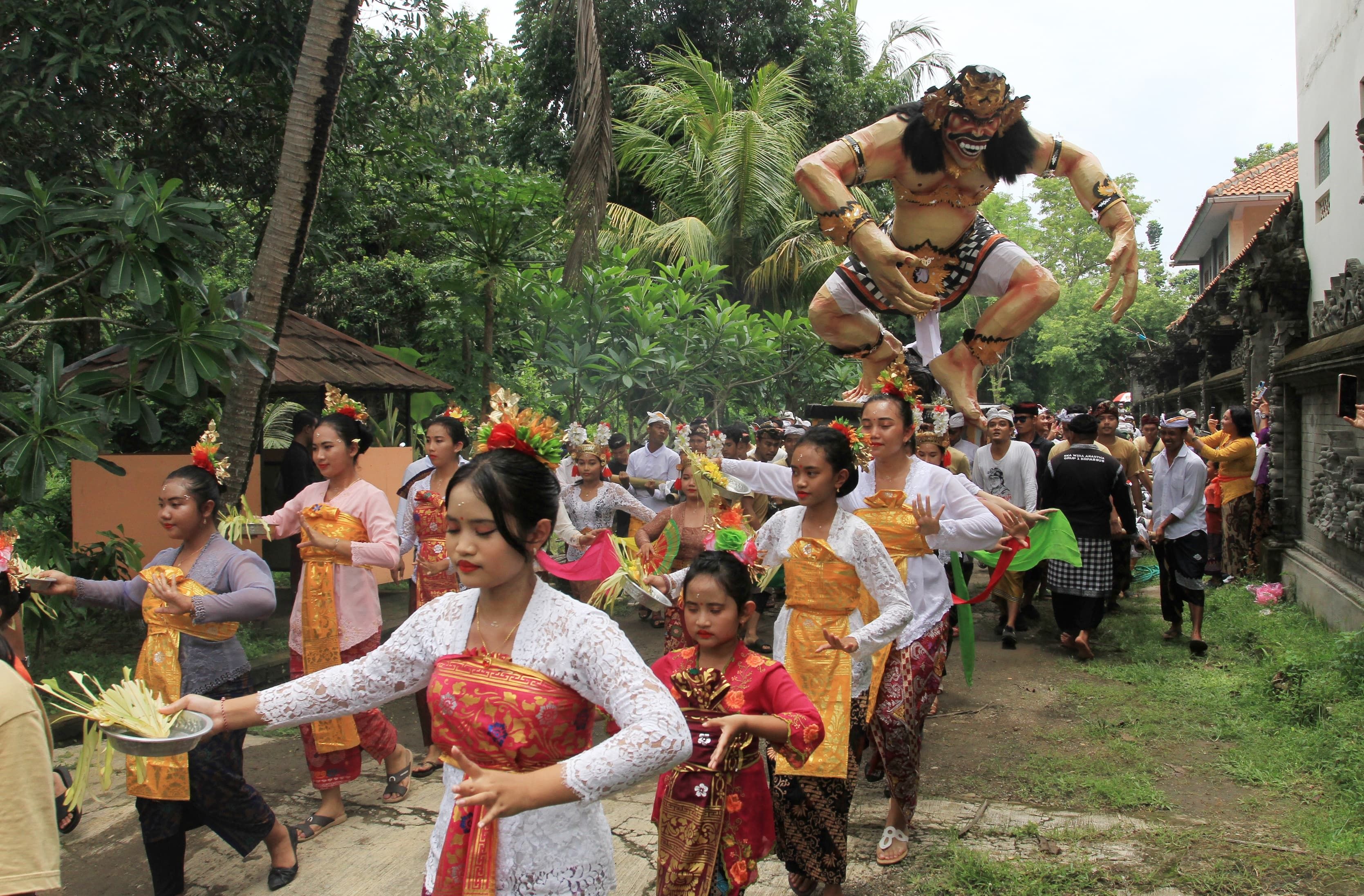 Umat Hindu menggelar Pawai Ogoh Ogoh di Kota Serang jelang Hari Suci Nyepi 2024.