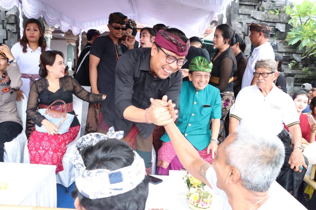 Walikota Denpasar saat menghadiri Festival Omed-Omedan di Sesetan Denpasar Seasa 12 Maret 2024.