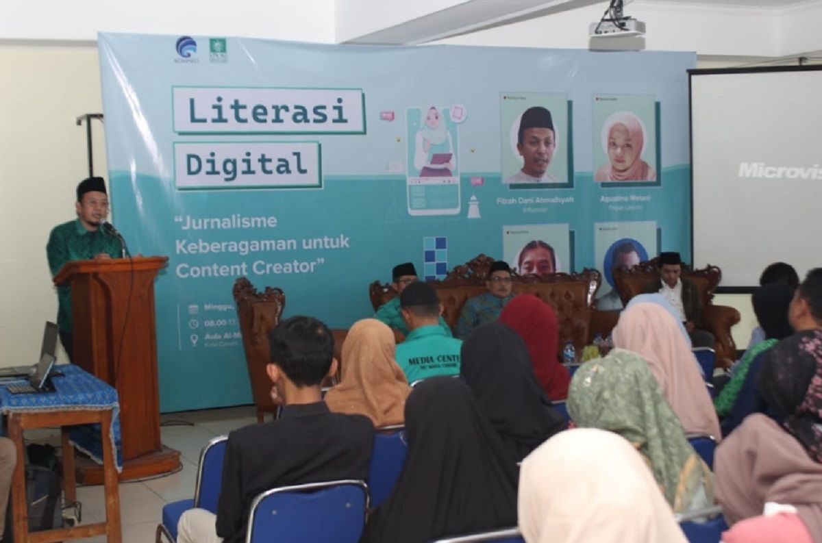 Sebanyak 250 santri, pelajar dan mahasiswa mengikuti seminar literasi digital jurnalisme keberagaman di Kampus STAI Al-Musdariyah Kota Cimahi Jawa Barat, Minggu 10 Maret 2024.*/Kabar-Priangan.com/Dok. Panitia