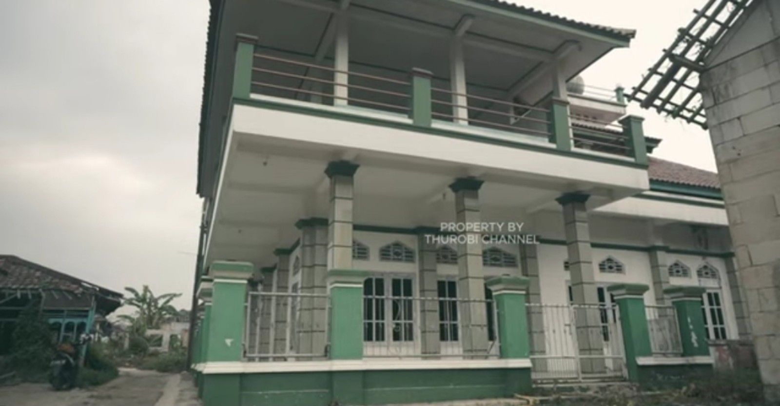 Masjid Ar-Rohim di Susukan Kecamatan Sajira Kabupaten Lebak Banten/tangkapan layar youtube/Thurobi Channel