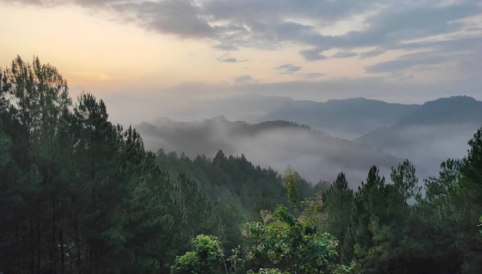 Pemandangan pegunungan yang indah di perbatasan Banjarnegara -Kebumen
