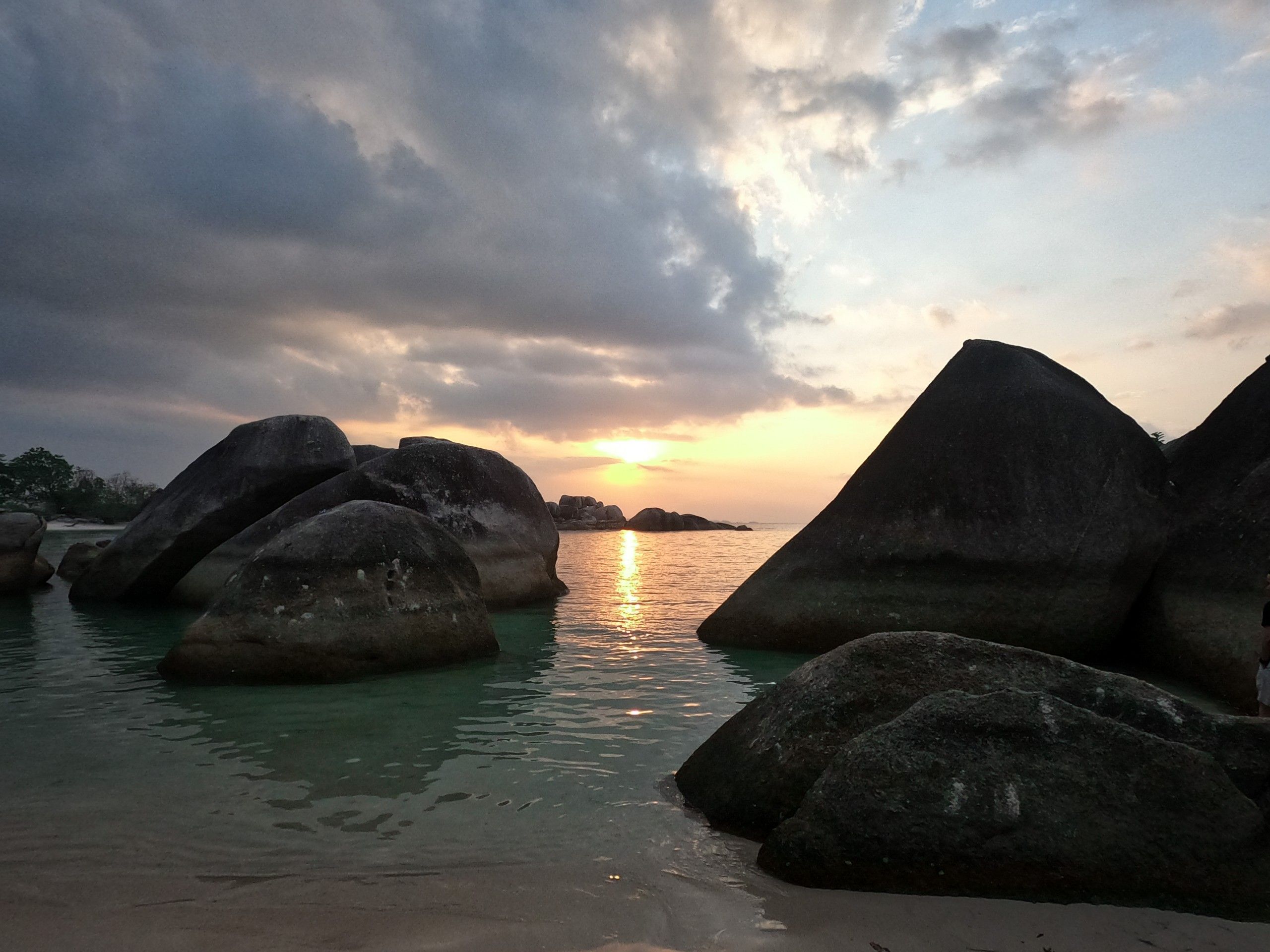 Wisata Pulau Belitung, Pantai Tanjung Tinggi Tempat Syuting Film Laskar Pelangi.