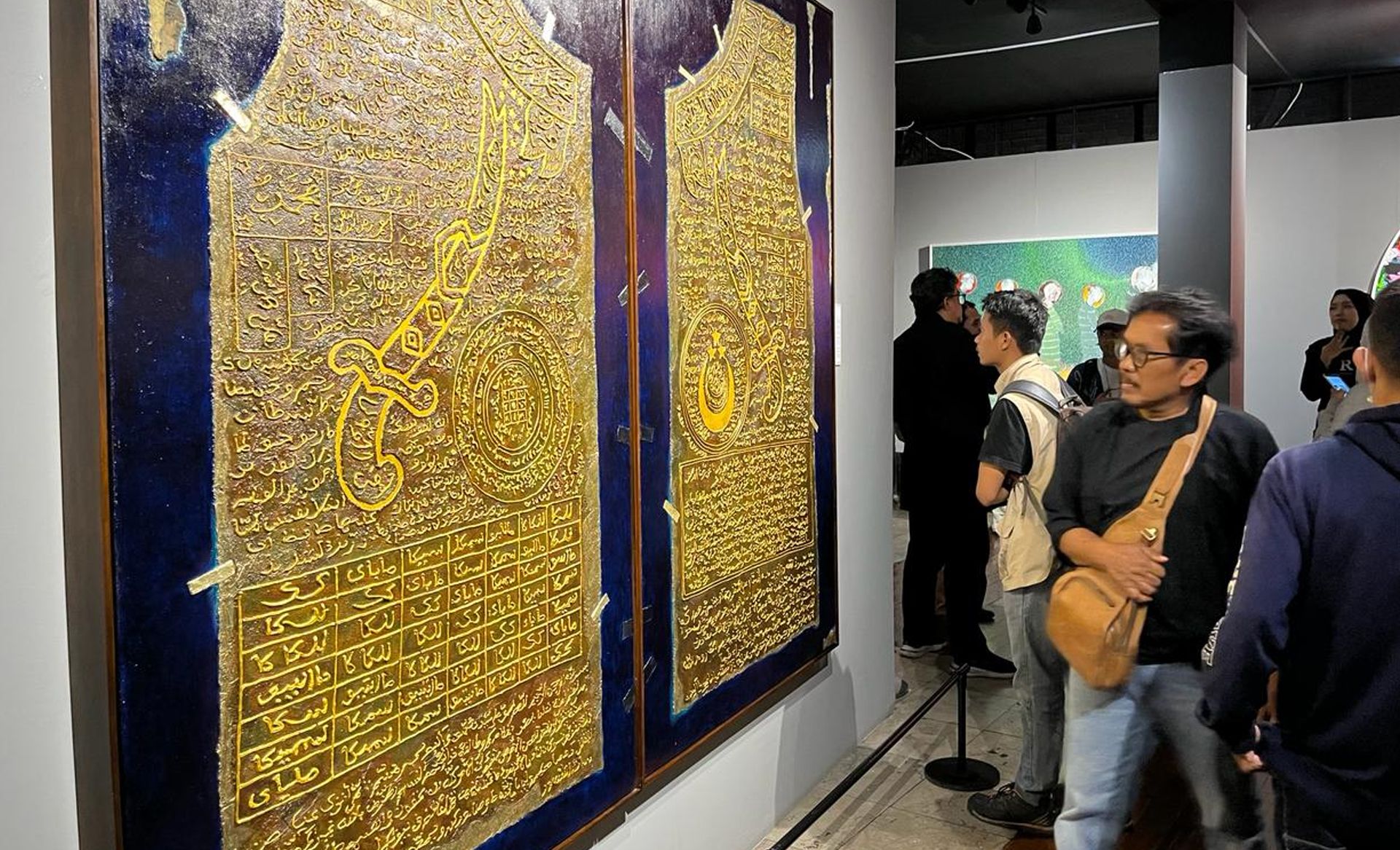 Grey Art Gallery di Jalan Braga Kota Bandung menghadirkan pameran seni rupa Islami bertajuk Bulan Terbit