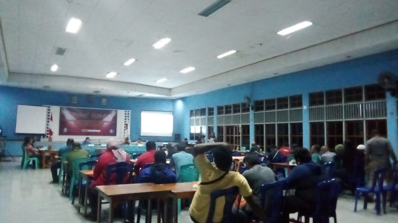  Suasana rapat pleno rekapitulasi perhitungan perolehan suara pada pemilu 2024 Kabupaten Jayapura 