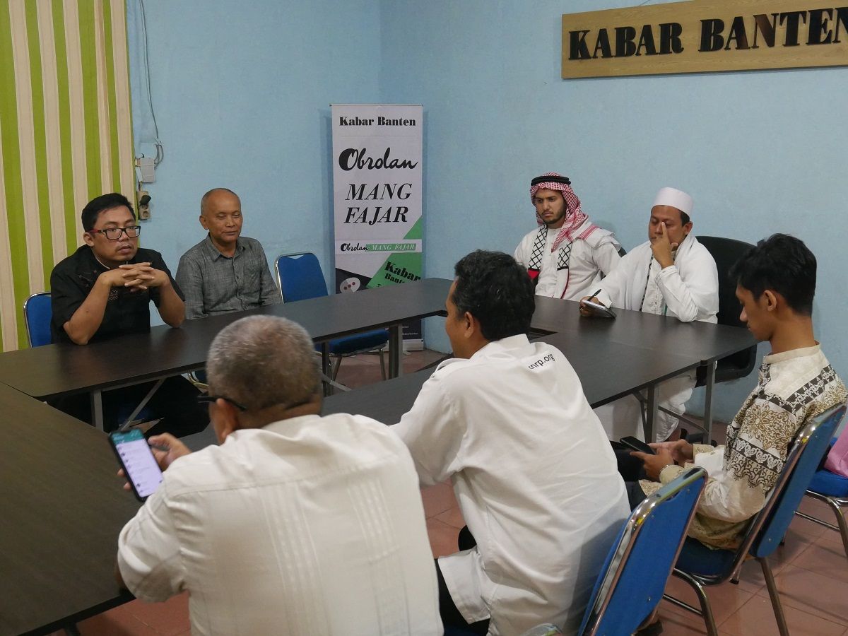 Syeikh Khaleed saat berbincang dengan jajaran redaksi Kabar Banten.