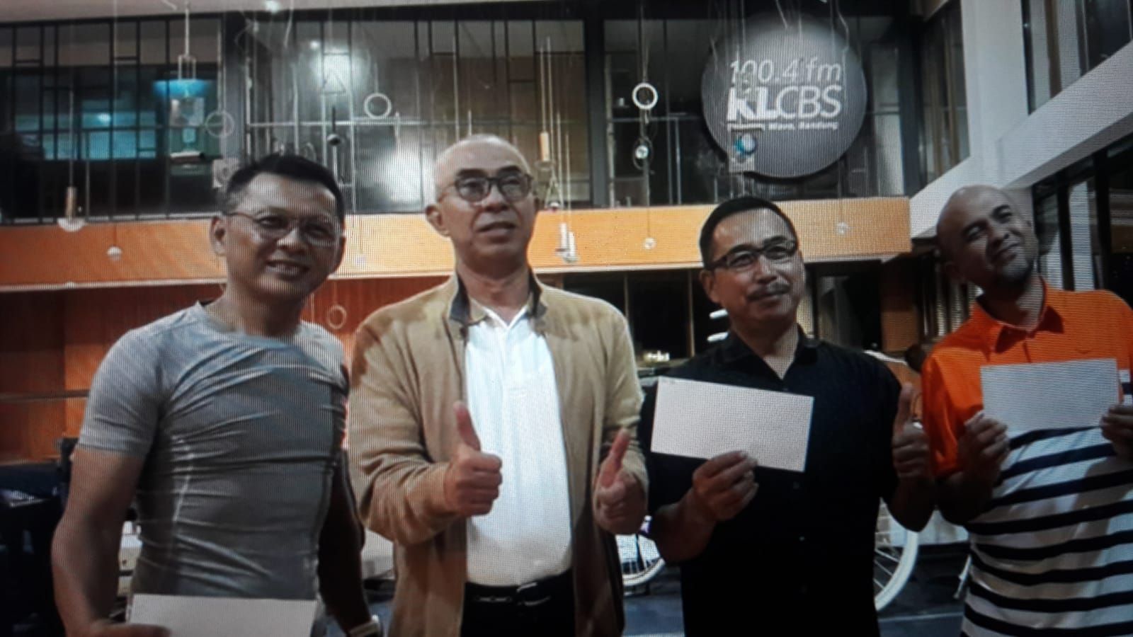 Ketua PGB Sirodzudin bersama pemenang Gobar Ngabuburit Ramadhan 2024./Nely