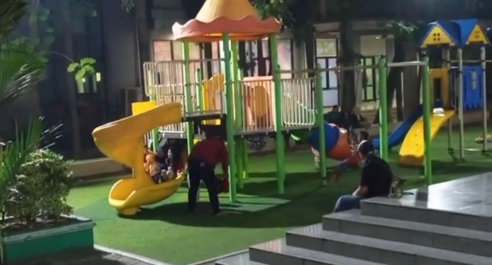 Playground di Masjid Al Azhom Kota Tangerang Banten/tangkapan layar youtube/channel Jalan Jalan Ala Kita 