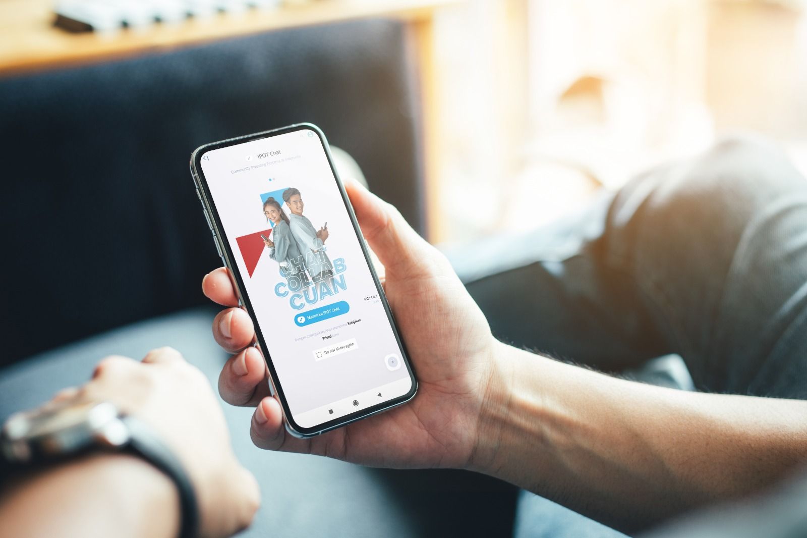 IPOT Chat, platform community investing pertama di Indonesia. Sumber: Indo Premier
