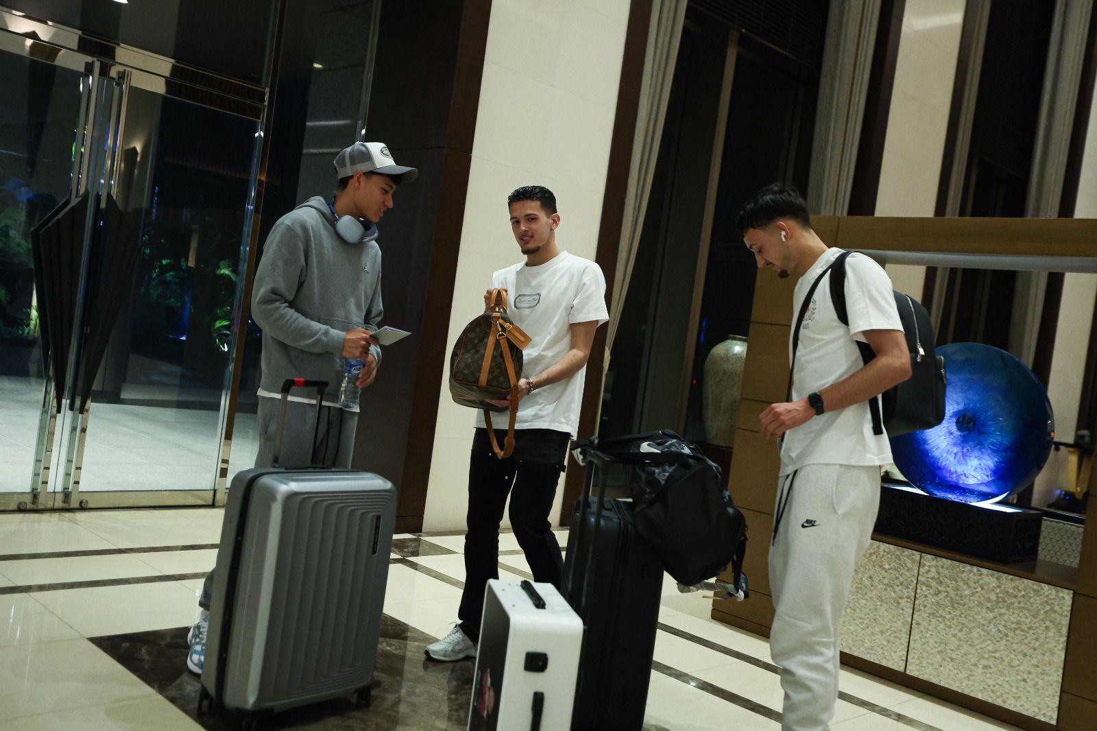 Menjelang pertandingan melawan Vietnam pada Babak Kualifikasi Piala Dunia 2026, para pemain Timnas Indonesia berdatangan ke hotel tempat menginap, Minggu 17 Maret 2024 malam*/PSSI