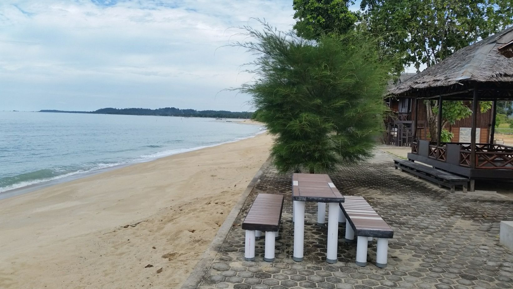 Pantai Marquez di Desa Lanjut, Kecamatan Singkep Pesisir