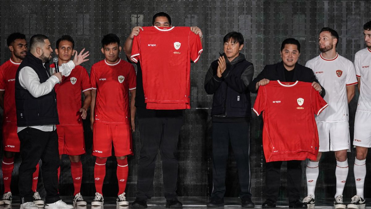 Peluncuran jersey baru Timnas Indonesia karya Ernanda Putra, hal yang dibahas dalam polemik antara Coach Justin dengan sang desainer.