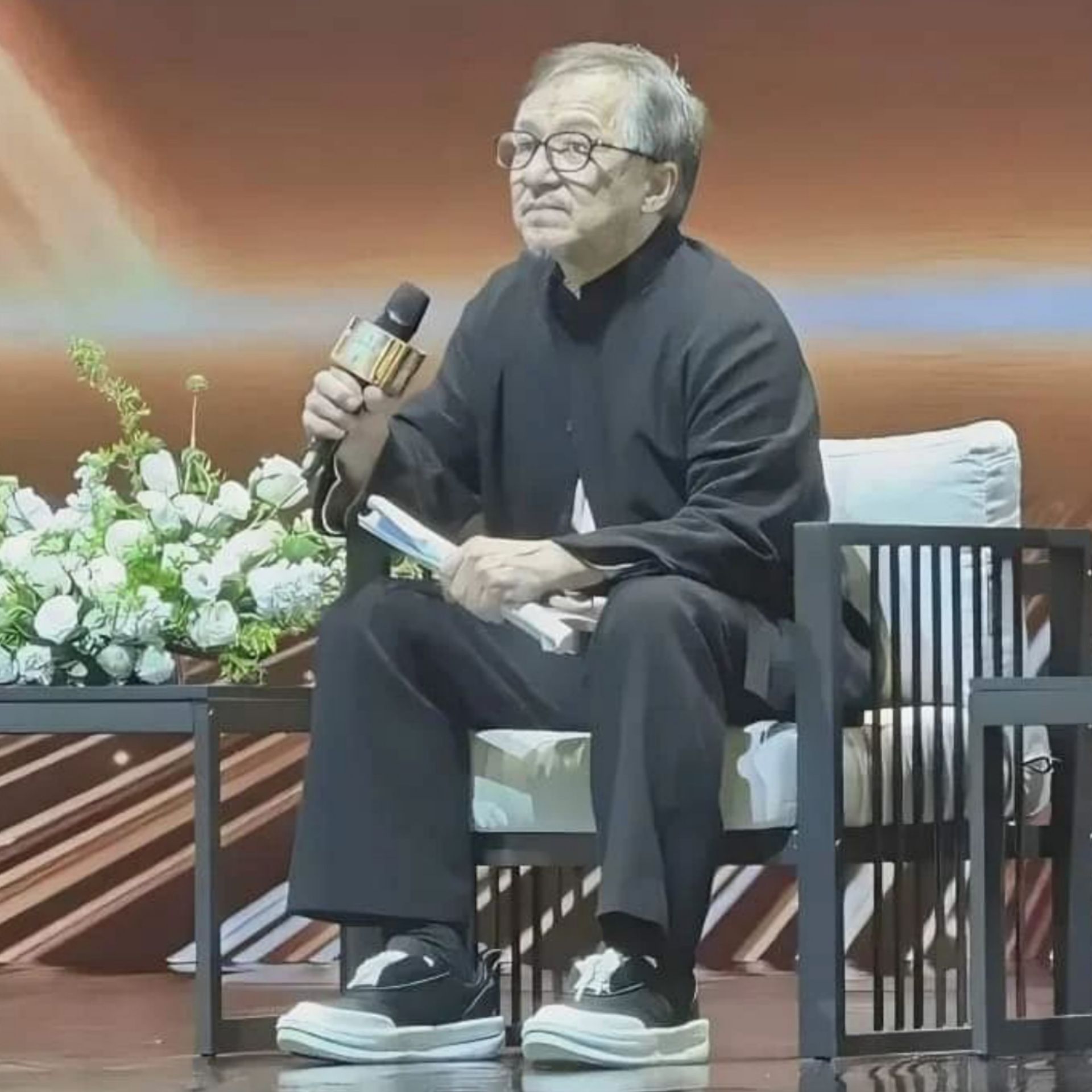 Foto terbaru Jackie Chan yang tampak sudah tua renta