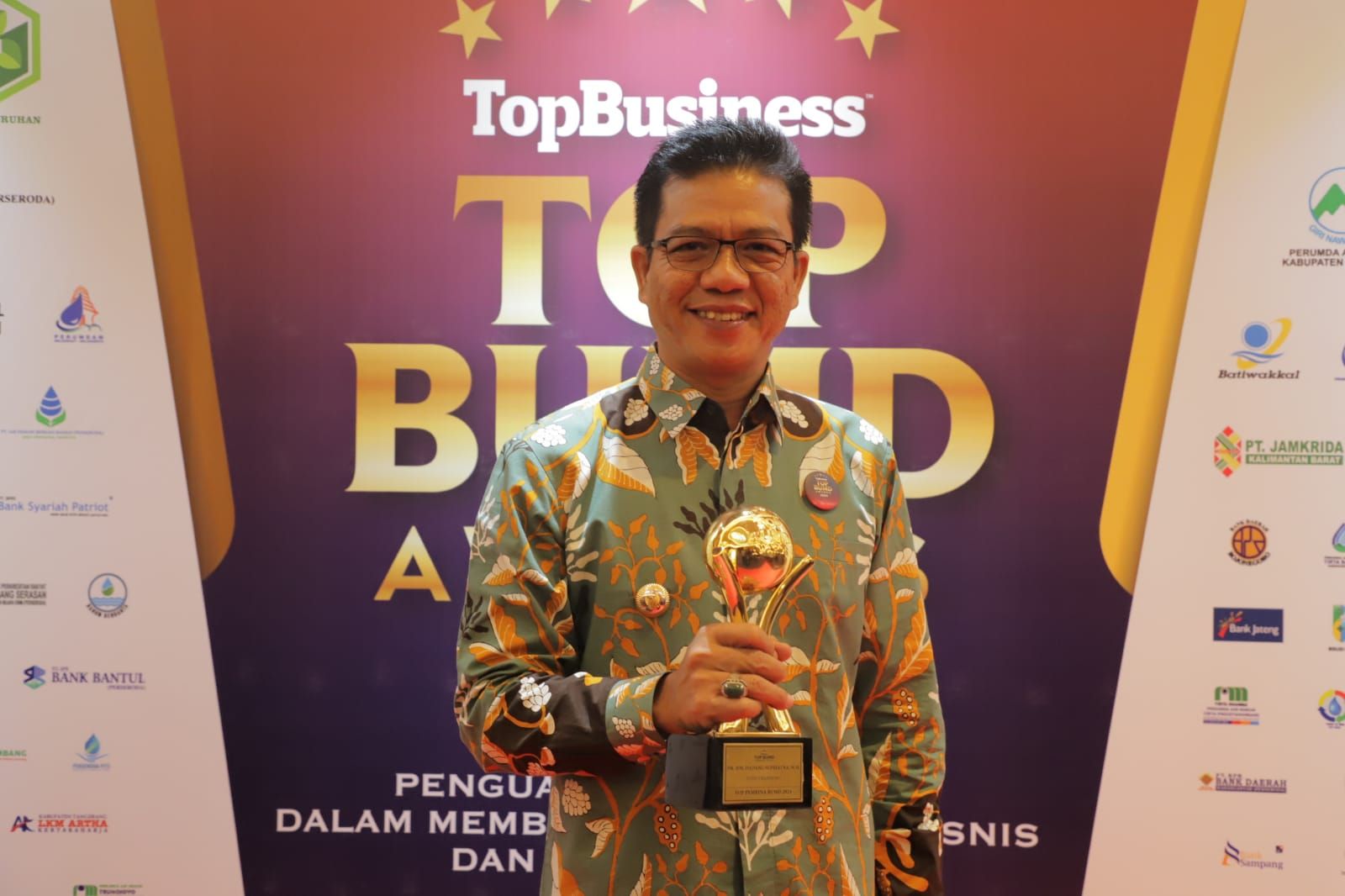 Bupati Bandung Dadang Supriatna raih Top Pembina BUMD Award 2024./ Diskominfo