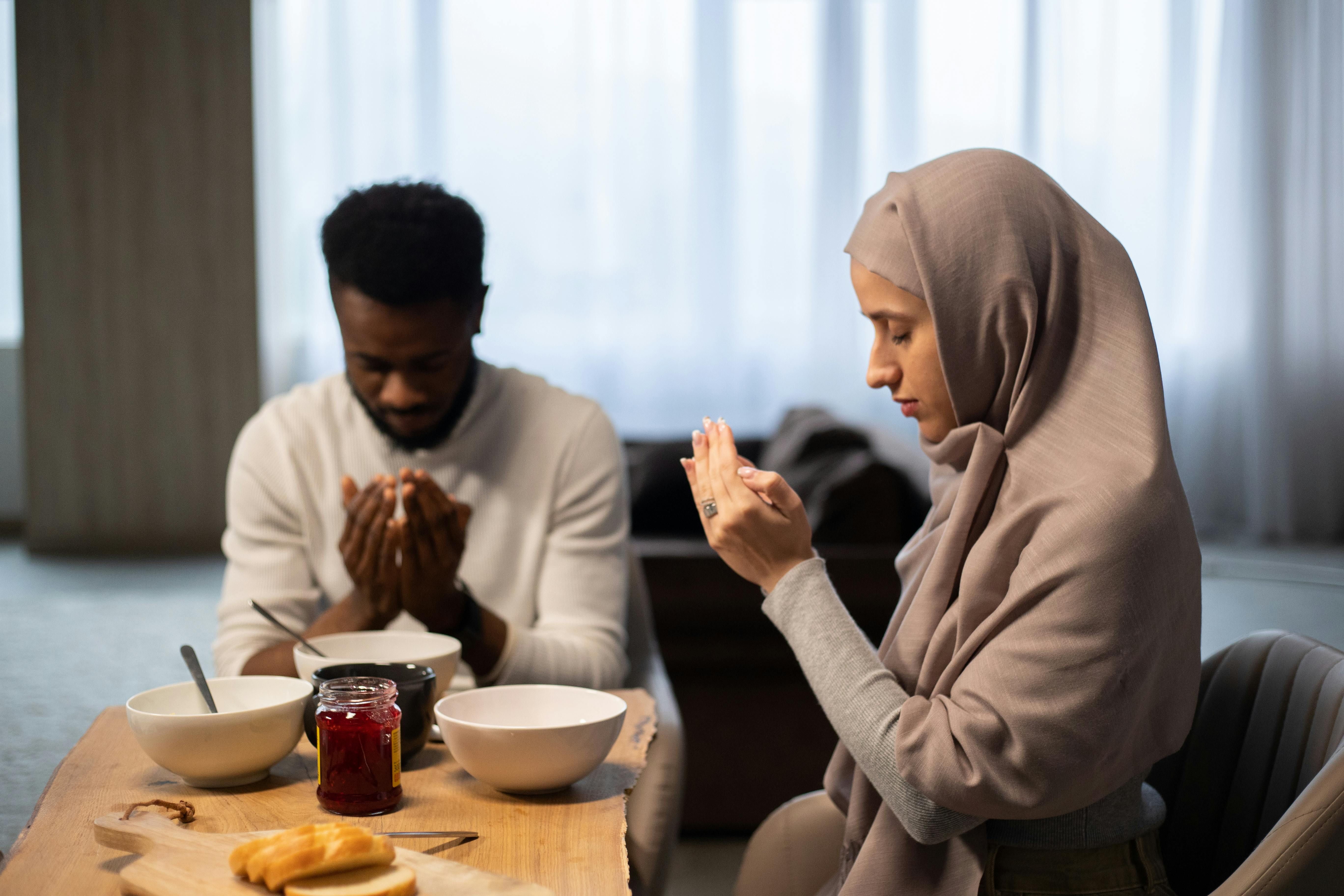 Doa Puasa Ramadhan Hari ke-10 Beserta Keutamaannya, Allah SWT Penuhi Hajat-hajat Hambanya
