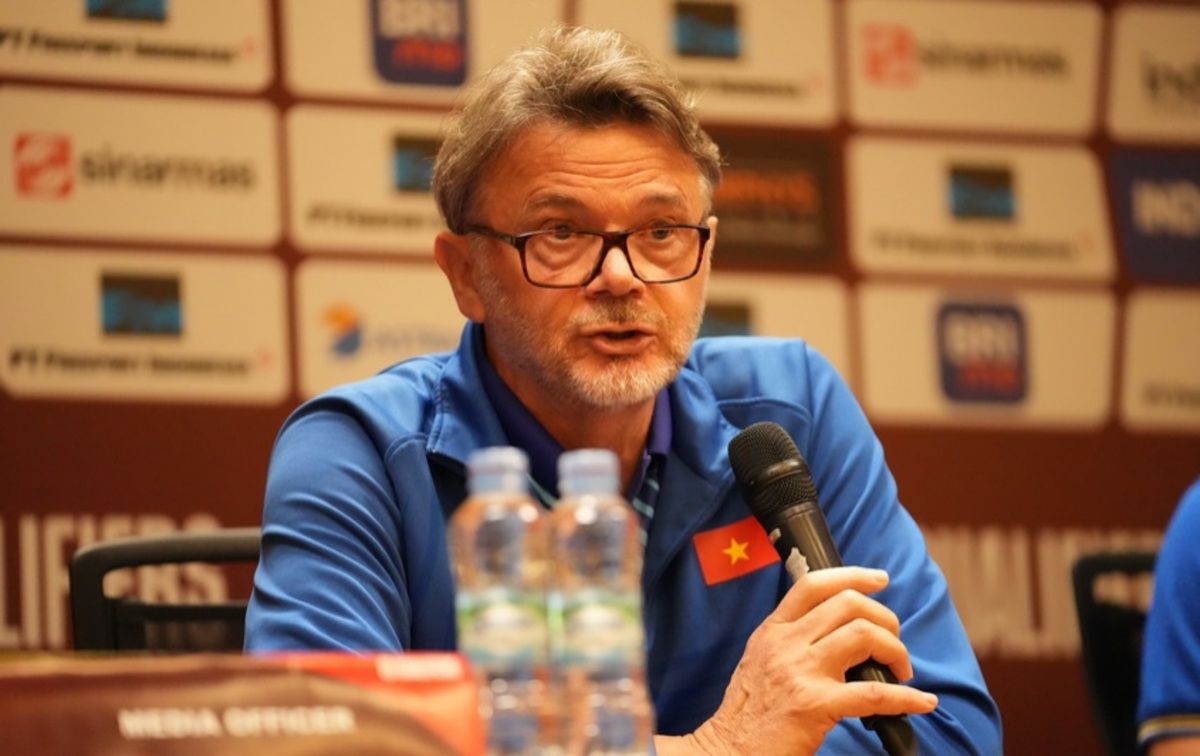 Pelatih Timnas Vietnam Philippe Troussier mengatakan tidak membawa lima pemain andalannya ke Jakarta karena ada yang cedera dan persaingan di timnya.